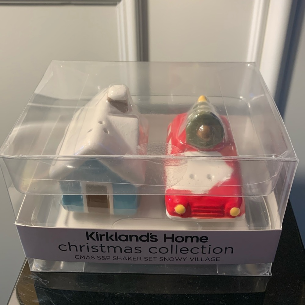 Kirklands snowy village salt & pepper set